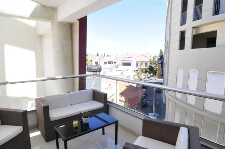 2 Bedroom Apartment for Rent in Larnaca – Finikoudes