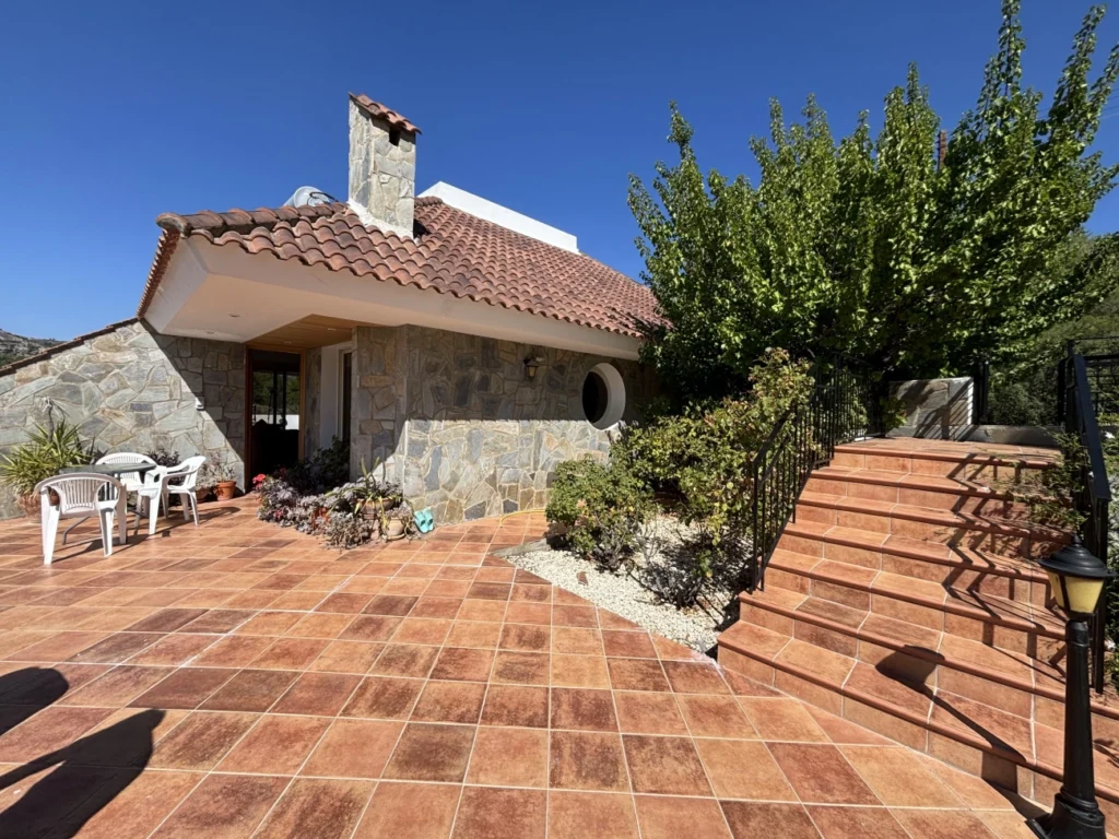 3 Bedroom House for Sale in Pera Pedi, Limassol District