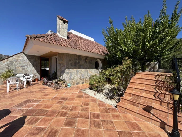 3 Bedroom House for Sale in Pera Pedi, Limassol District