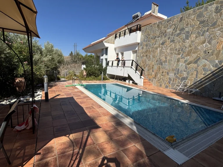 3 Bedroom House for Sale in Pera Pedi, Limassol District