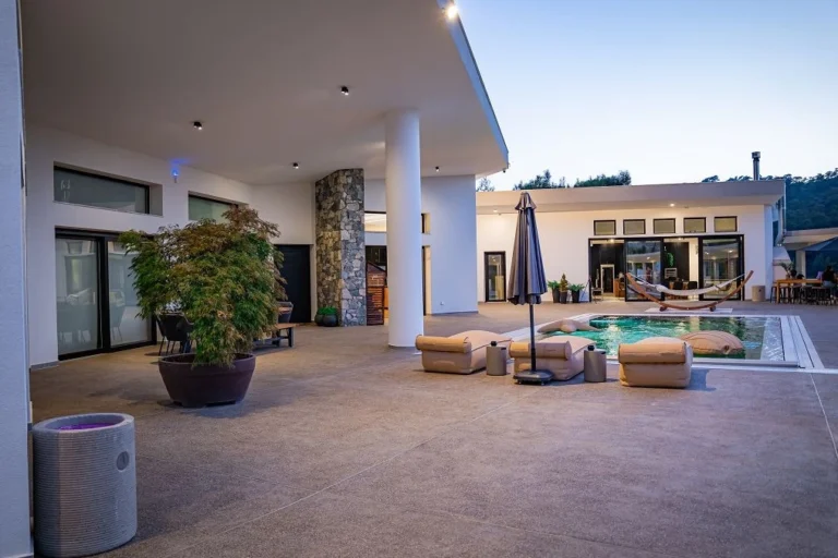 6+ Bedroom House for Sale in Louvaras, Limassol District
