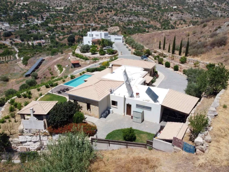 4 Bedroom House for Sale in Episkopi, Paphos District