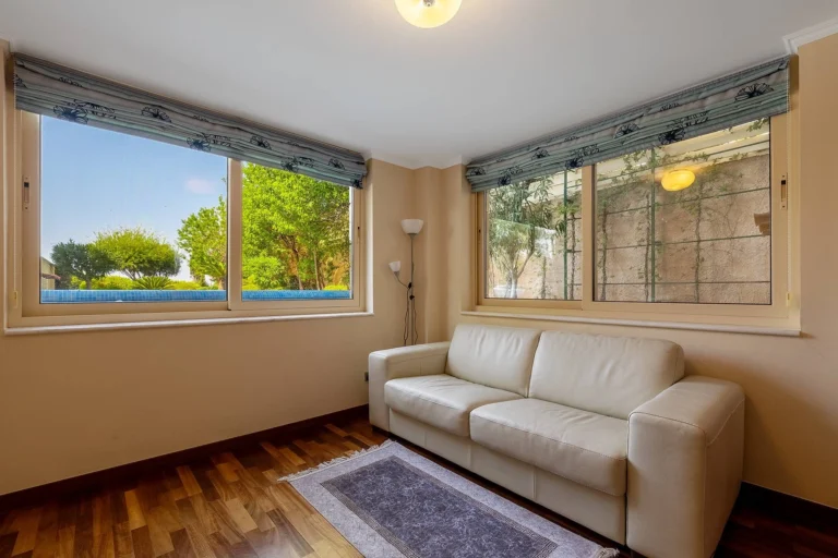 5 Bedroom House for Sale in Neo Chorio Pafou, Paphos District