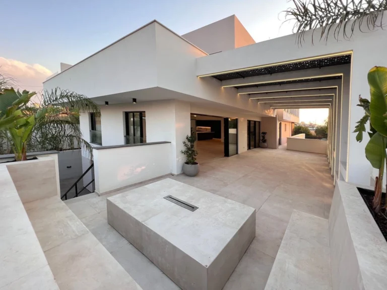 6+ Bedroom House for Sale in Latsia, Nicosia District