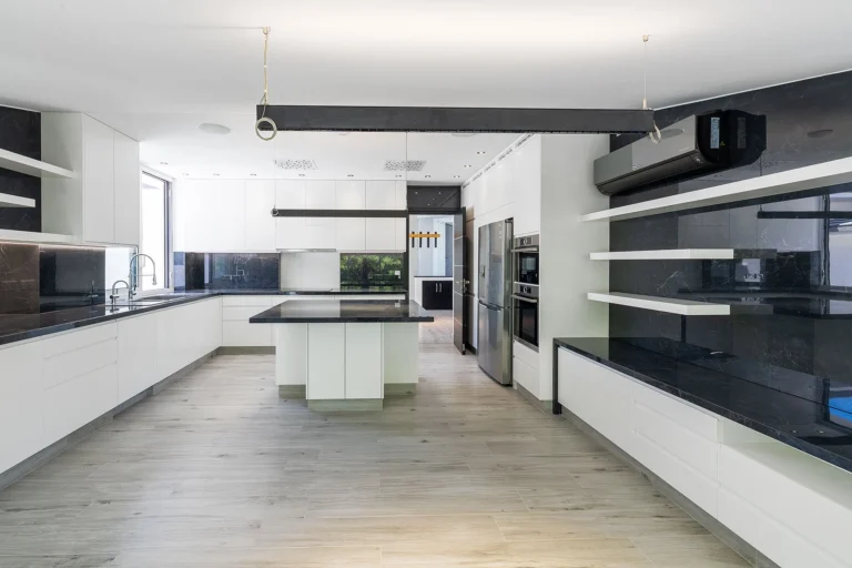 5 Bedroom House for Sale in Kissonerga, Paphos District