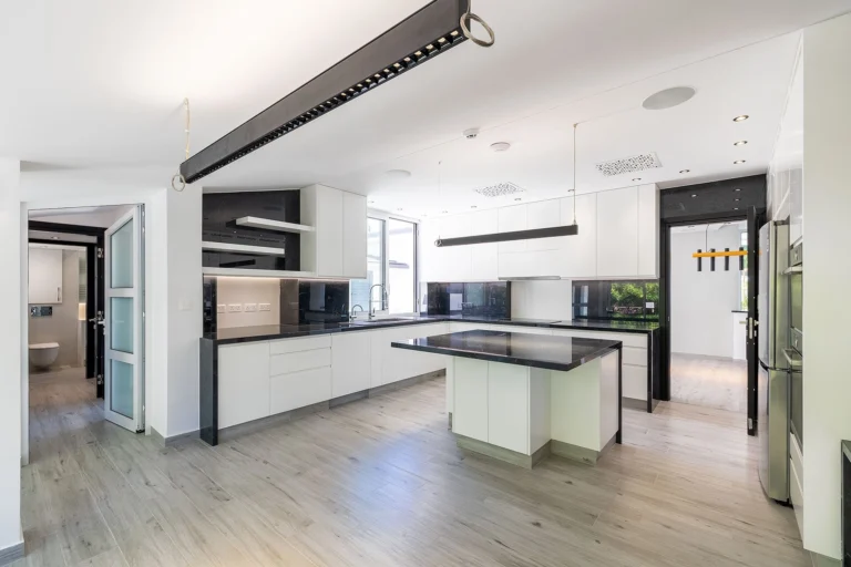 5 Bedroom House for Sale in Kissonerga, Paphos District