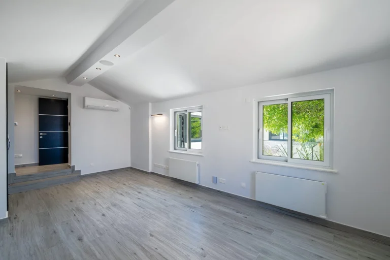 5 Bedroom House for Sale in Kissonerga, Paphos District