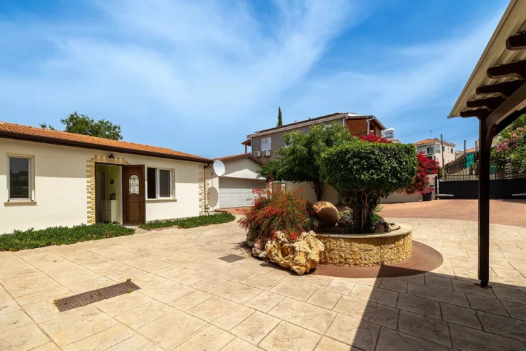5 Bedroom House for Sale in Tala, Paphos District