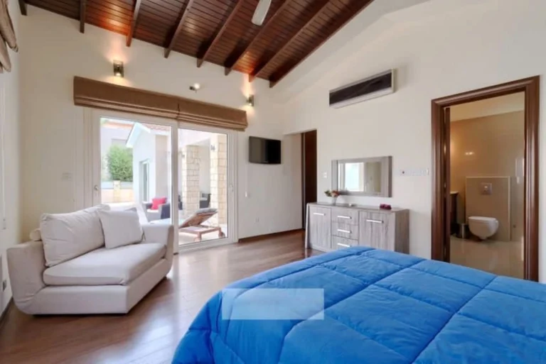 6+ Bedroom House for Sale in Paphos – Universal