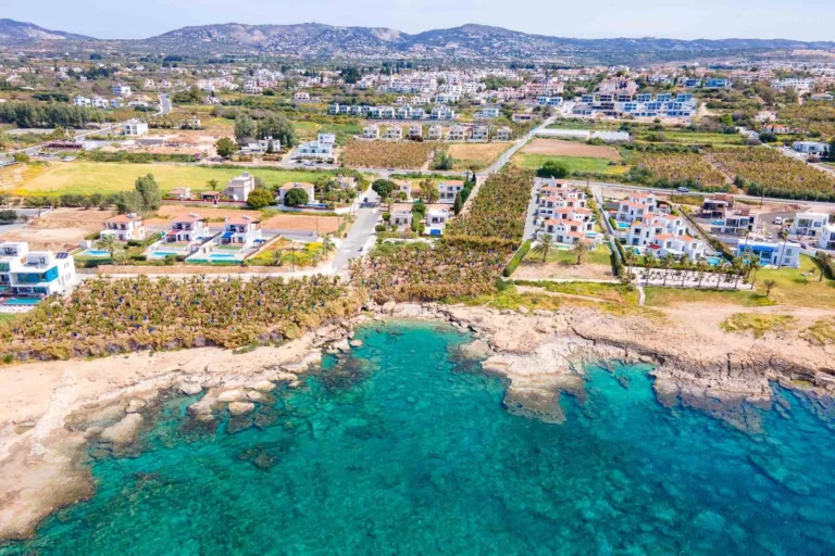 5 Bedroom House for Sale in Kissonerga, Paphos District