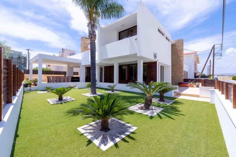 4 Bedroom House for Sale in Agios Nikolaos, Larnaca District