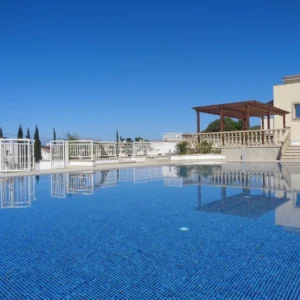 3 Bedroom Apartment for Sale in Paphos – Universal