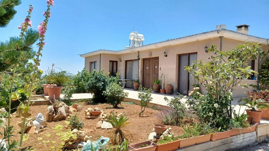 3 Bedroom House for Sale in Agios Therapon, Limassol District