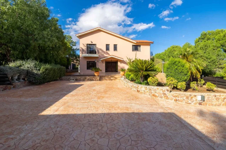 4 Bedroom House for Sale in Mosfiloti, Larnaca District