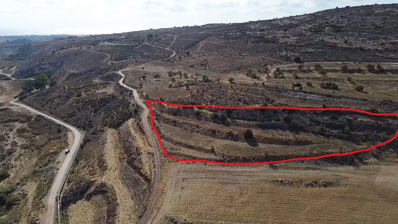 8,696m² Plot for Sale in Agia Varvara, Paphos District