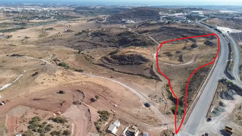 18,560m² Plot for Sale in Agia Varvara, Paphos District