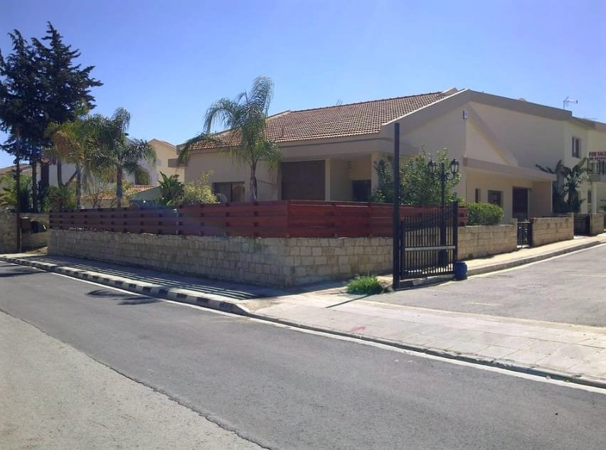 4 Bedroom House for Sale in Parekklisia, Limassol District