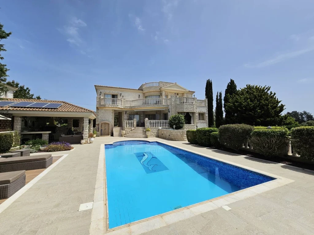 5 Bedroom House for Sale in Kissonerga, Paphos District