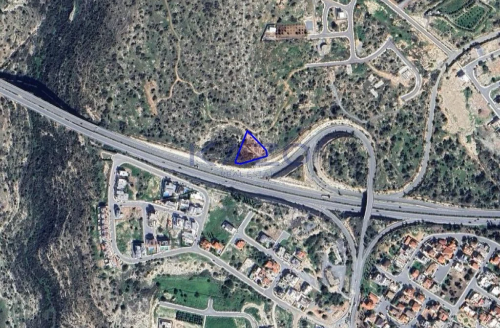 2,040m² Plot for Sale in Episkopi, Limassol District