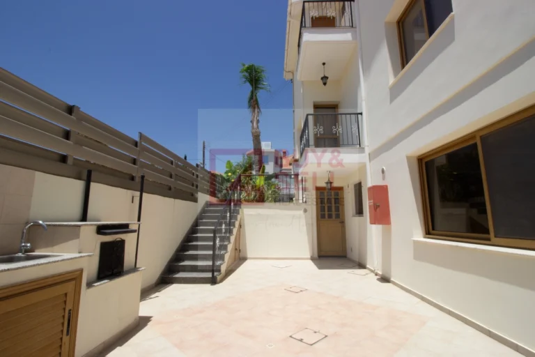 5 Bedroom House for Sale in Limassol – Agios Athanasios