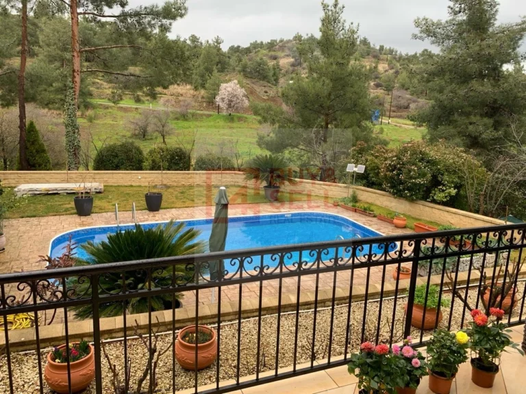 3 Bedroom House for Sale in Kapedes, Nicosia District