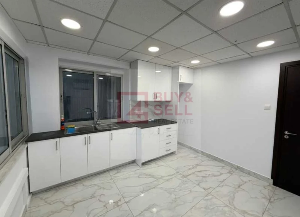 180m² Office for Rent