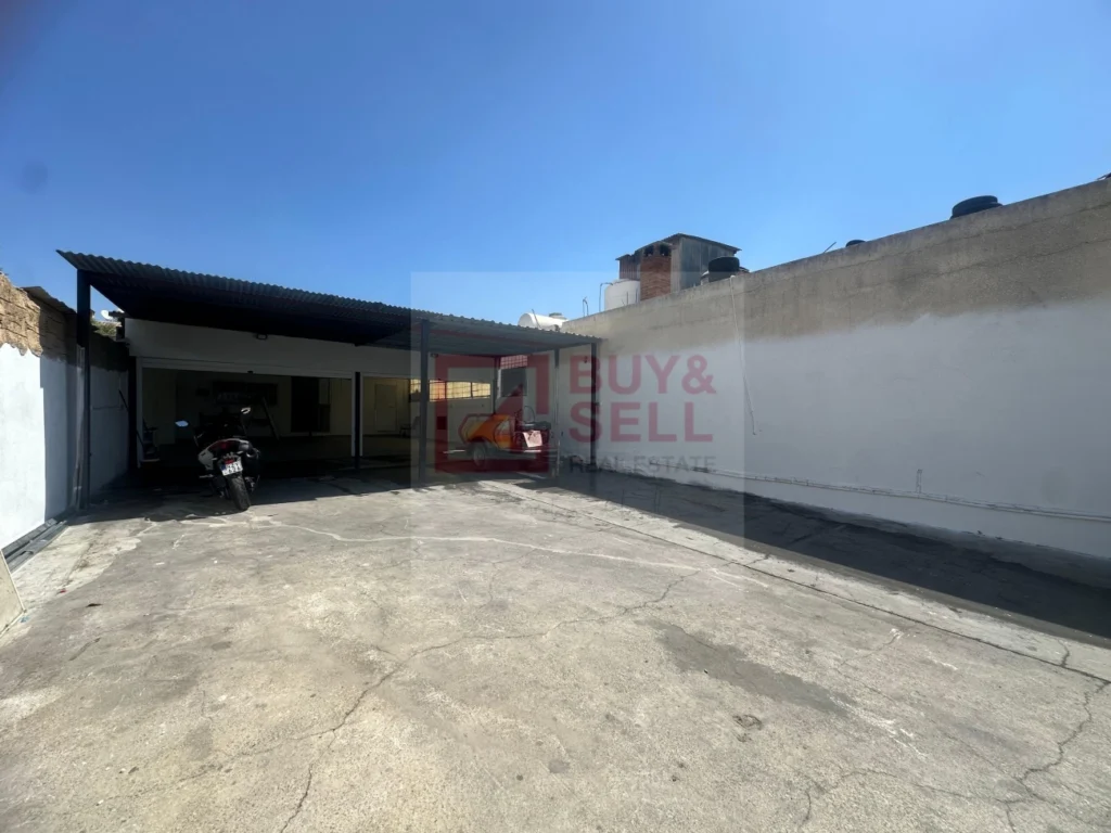 135m² Building for Rent