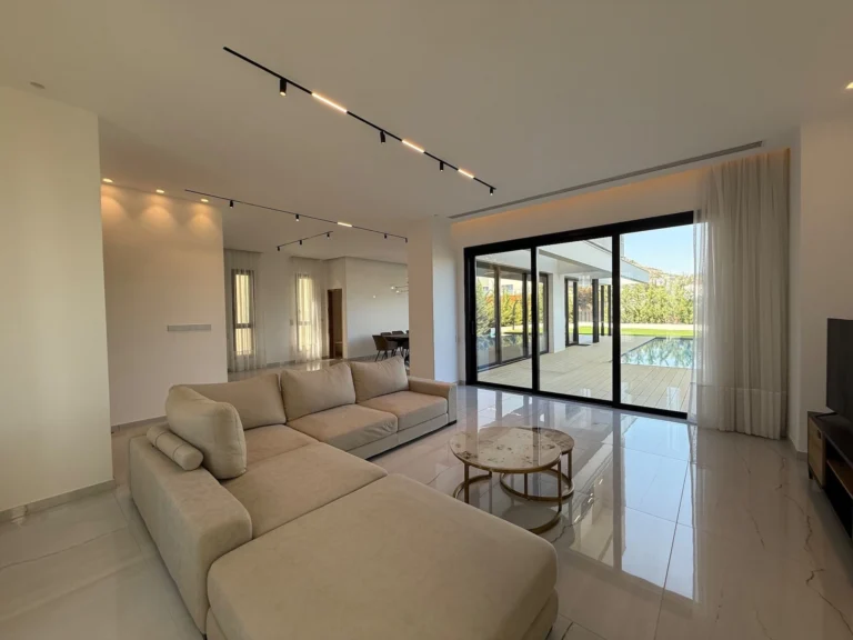 5 Bedroom House for Sale in Agios Tychonas, Limassol District