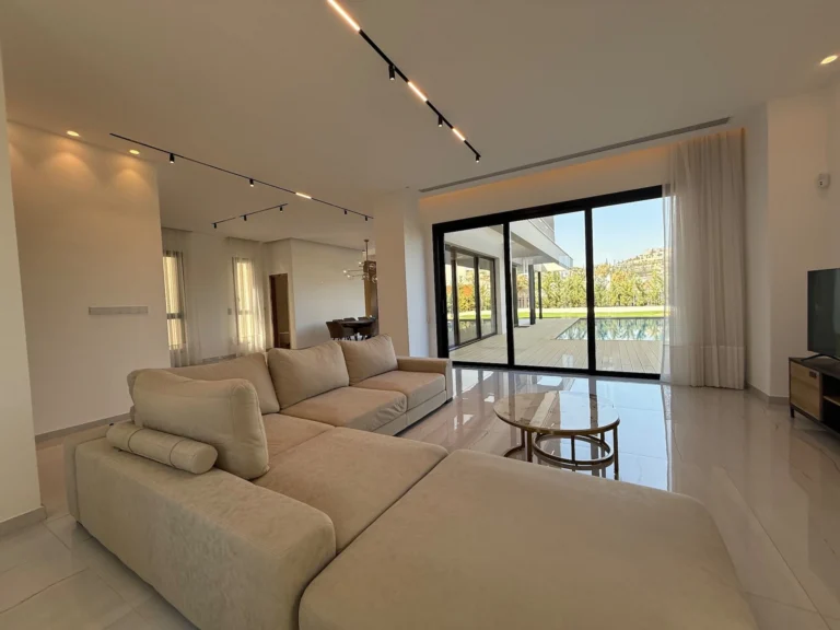 5 Bedroom House for Sale in Agios Tychonas, Limassol District