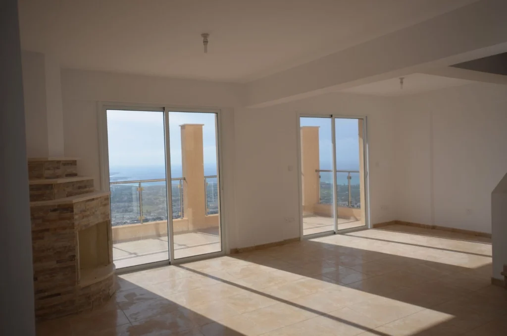 6+ Bedroom House for Sale in Peyia, Paphos District