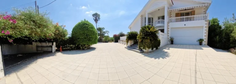 5 Bedroom House for Sale in Parekklisia, Limassol District