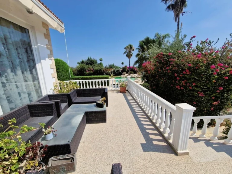 5 Bedroom House for Sale in Parekklisia, Limassol District