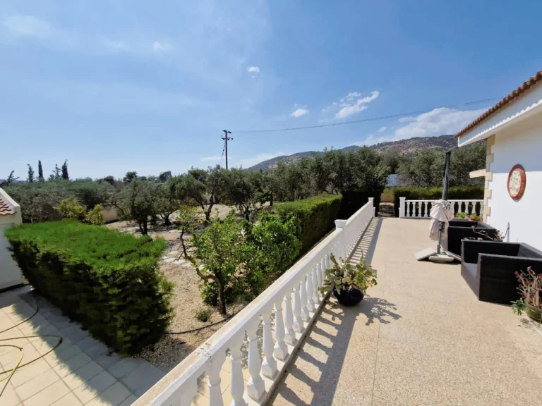 5 Bedroom House for Sale in Parekklisia, Limassol District