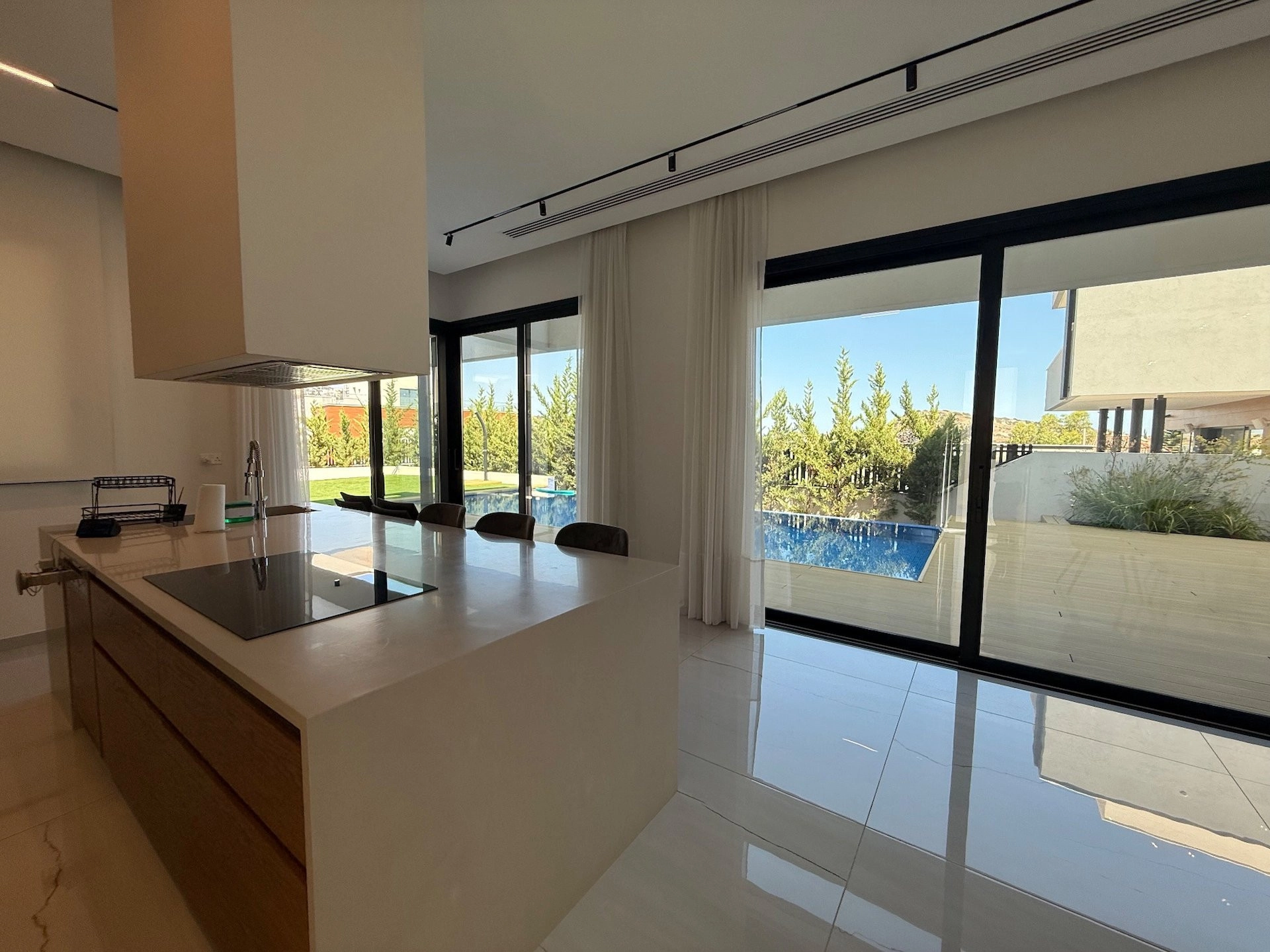 5 Bedroom House for Rent in Agios Tychonas, Limassol District