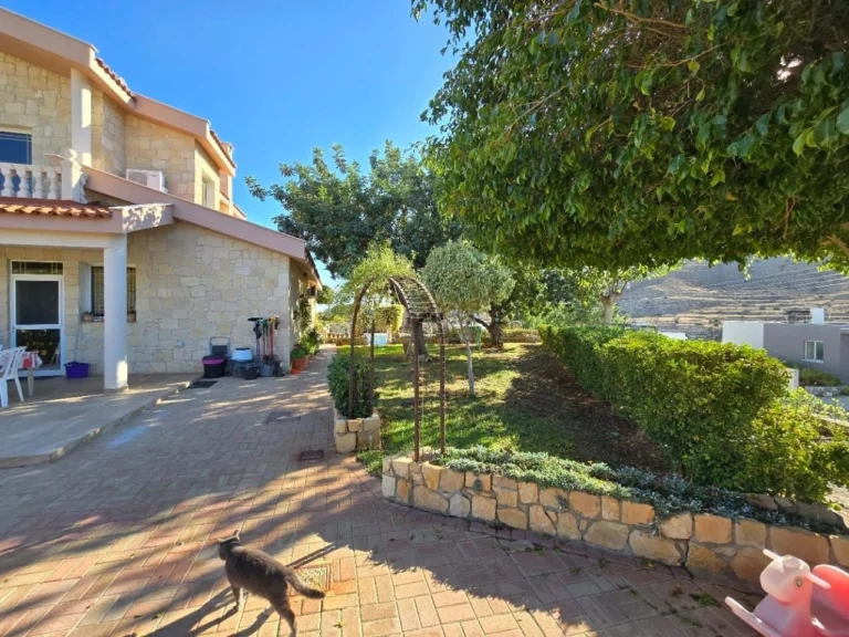 5 Bedroom House for Sale in Fasoula Lemesou, Limassol District