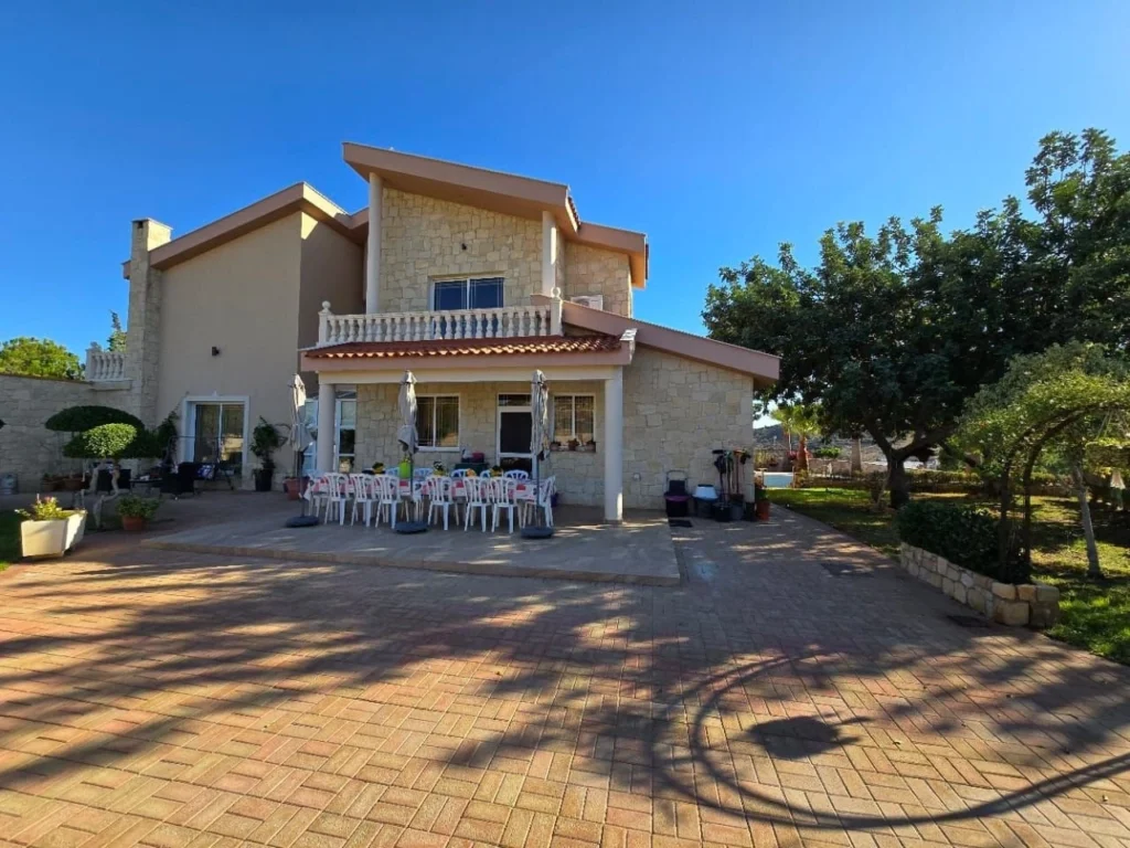 5 Bedroom House for Sale in Fasoula Lemesou, Limassol District