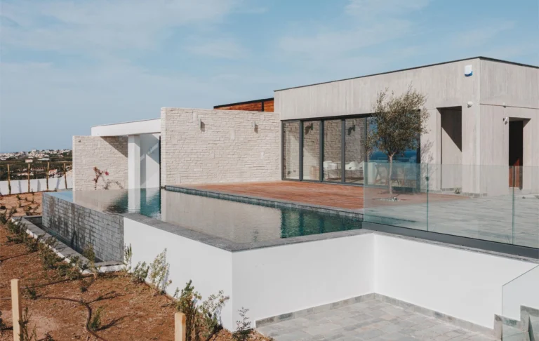 4 Bedroom House for Sale in Sea Caves, Paphos District