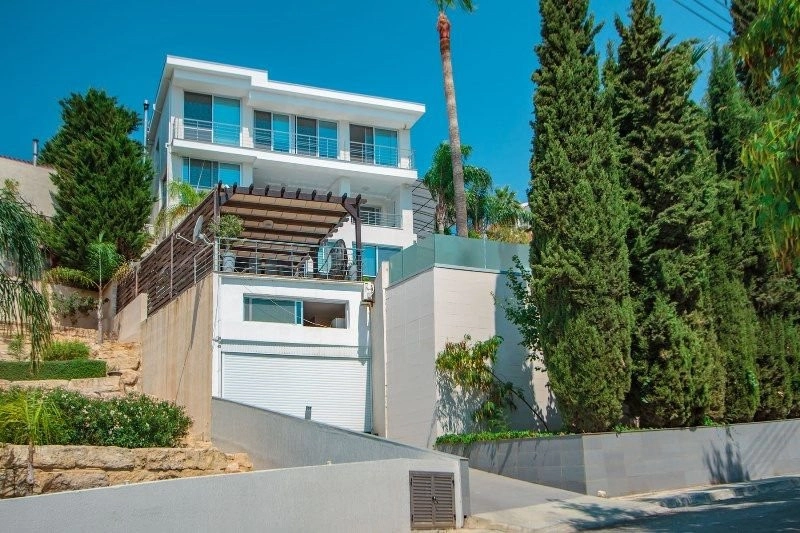 5 Bedroom House for Sale in Agios Tychonas, Limassol District