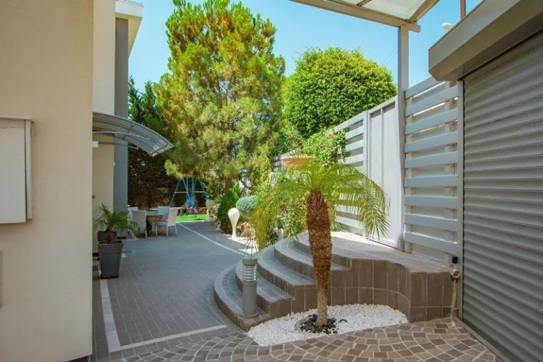 5 Bedroom House for Sale in Agios Tychonas, Limassol District