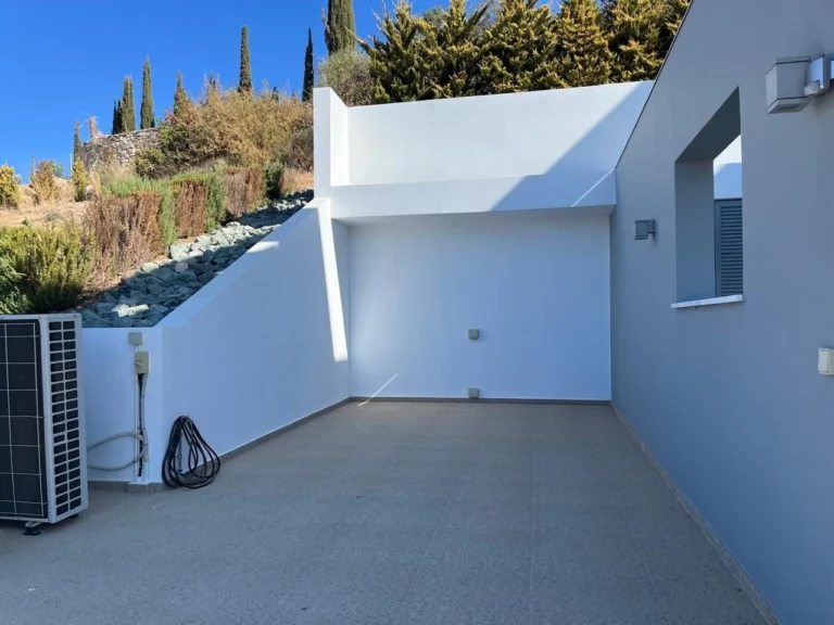 540m² House for Sale in Peyia, Paphos District