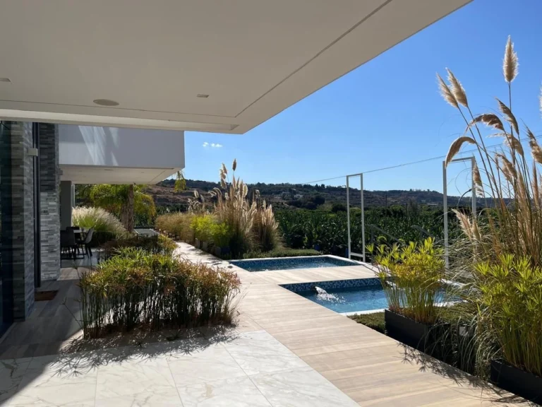 540m² House for Sale in Peyia, Paphos District