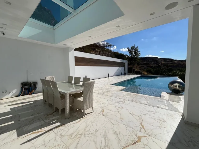 540m² House for Sale in Peyia, Paphos District