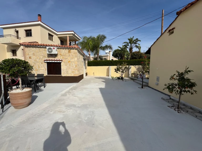 Cheap Houses and Villas for Sale Paphos up to 300000 euro