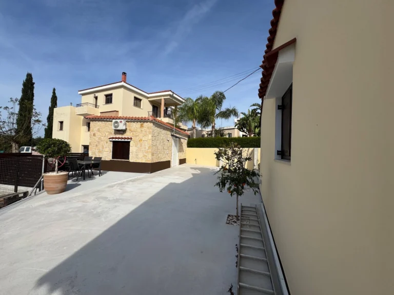 Cheap Houses and Villas for Sale Paphos up to 300000 euro