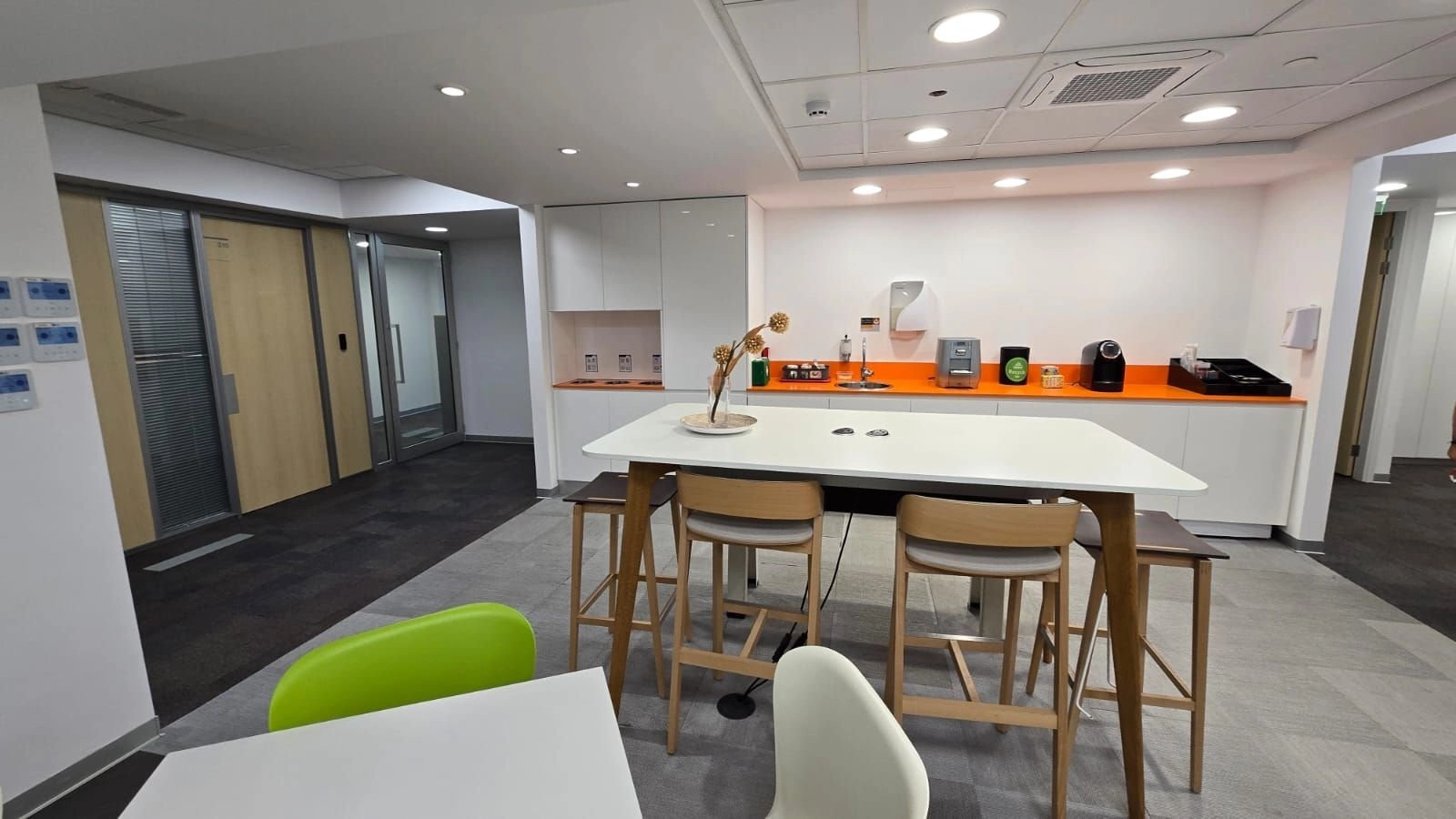 597m² Office for Rent in Limassol District
