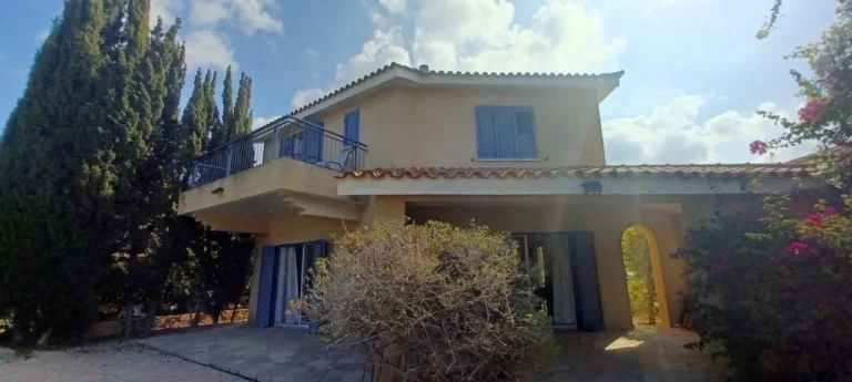 3 Bedroom House for Sale in Paphos – Moutallos