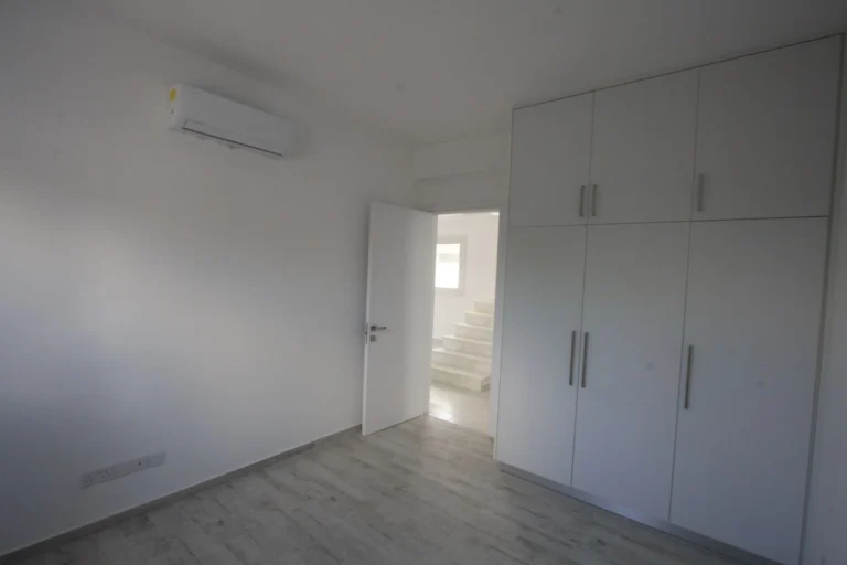 5 Bedroom House for Sale in Paphos – Anavargos