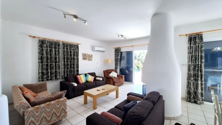 5 Bedroom House for Rent in Chlorakas, Paphos District