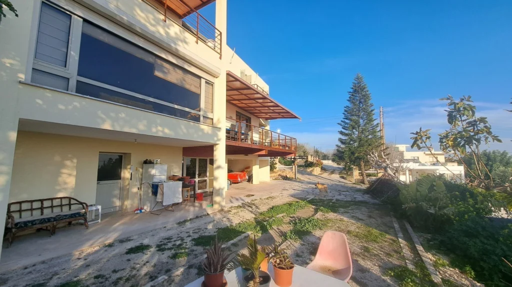 5 Bedroom House for Sale in Armou, Paphos District