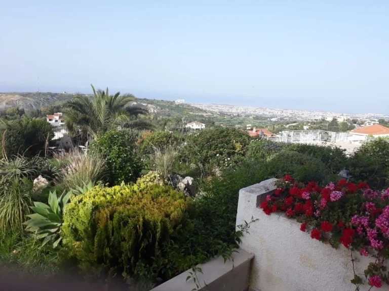 5 Bedroom House for Rent in Armou, Paphos District